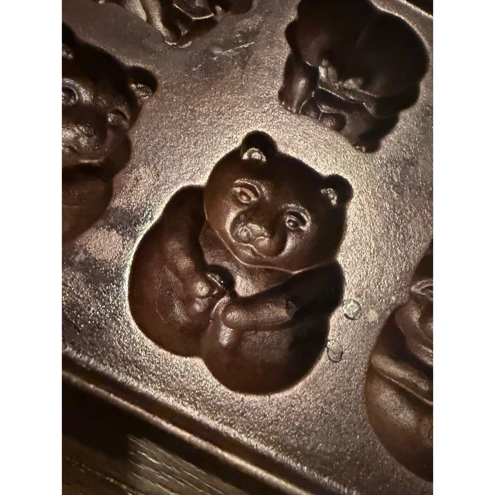 Vintage John Wright Cast Iron Teddy Pan 8 Bear Muffin Cornbread Mold USA Made